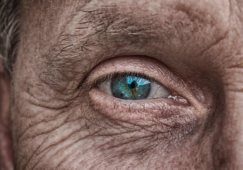 Oko starszej osoby